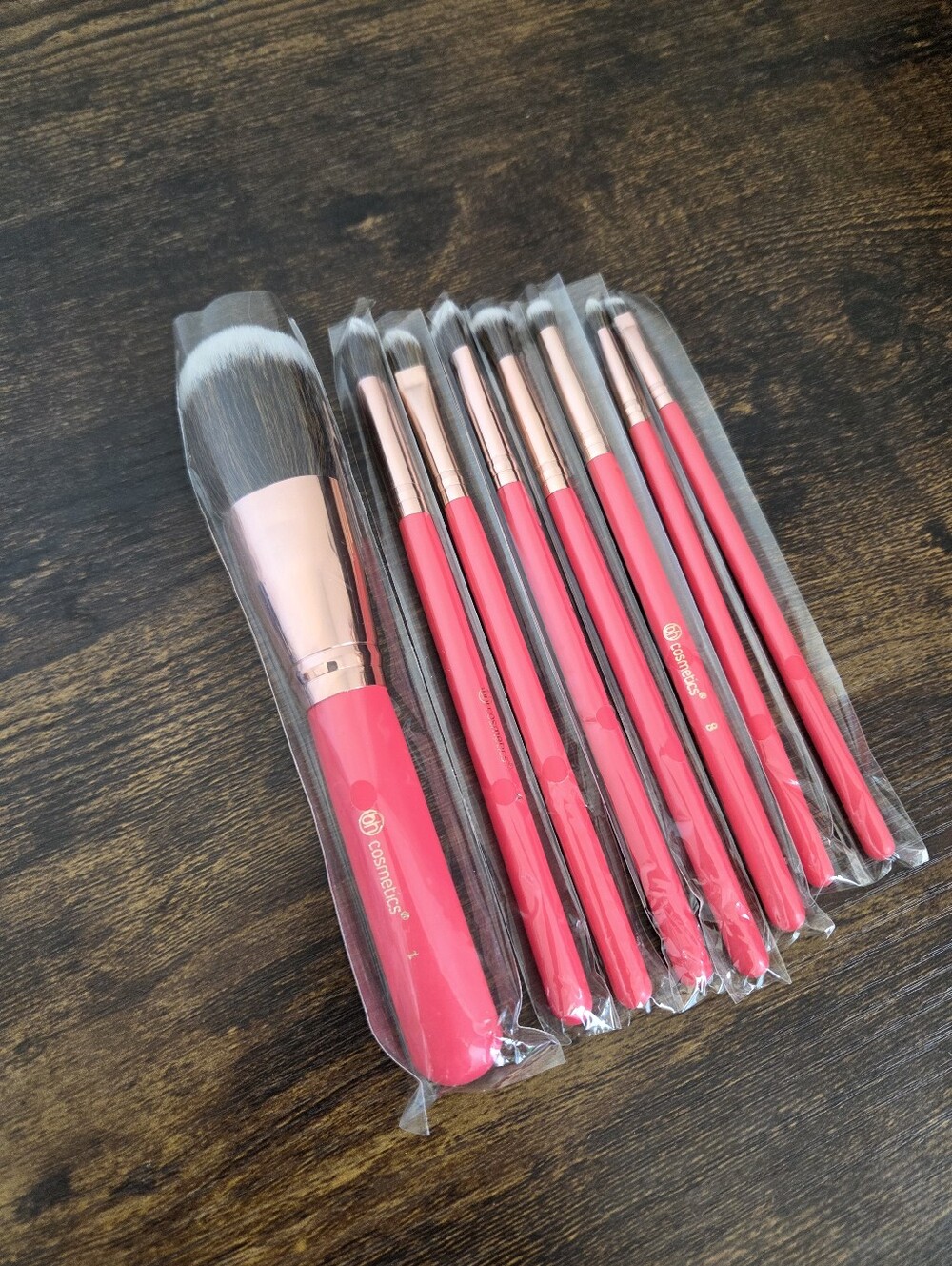 NEW BH Cosmetics Makeup Brush Set Of 8 Brushes Pink Various Sizes Cosmetology